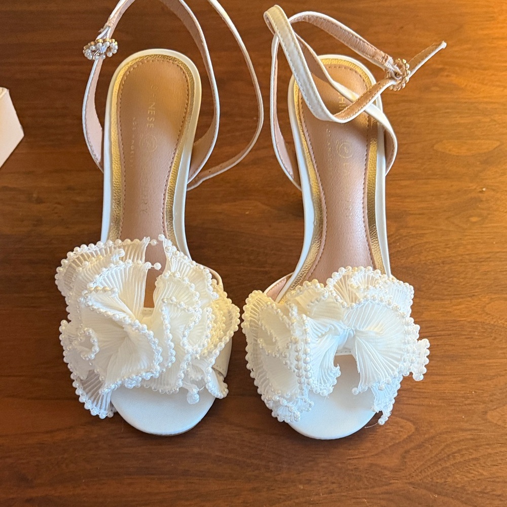 Chinese Laundry Jovie White Fabric Heels - Picture 4 of 6